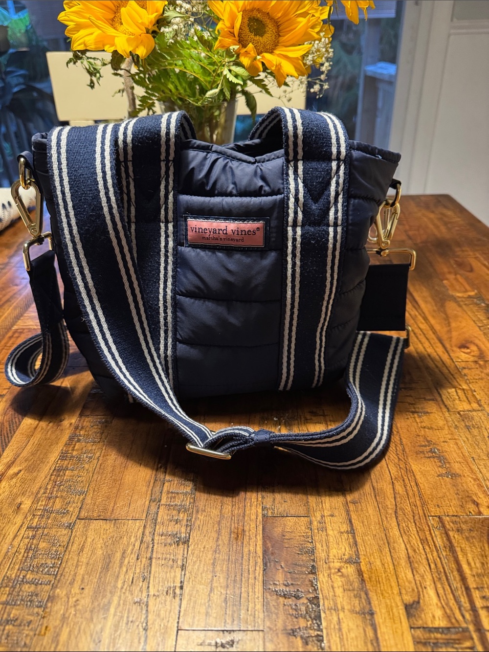 Vineyard Vines🐳 Navy Quilted Puffer Bag with Striped Strap